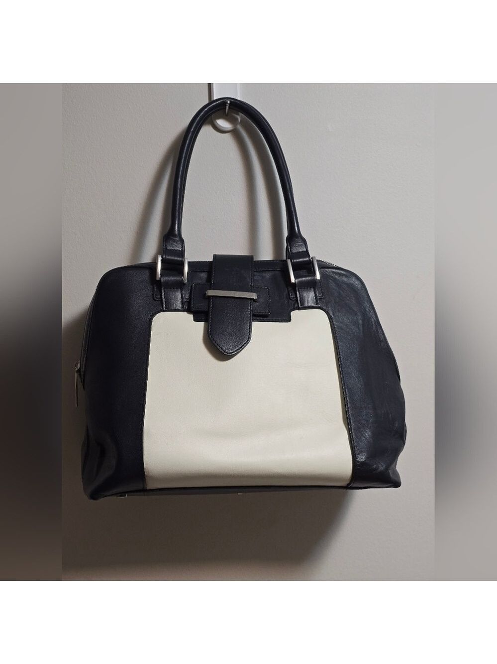 Vintage LK Bennett colorblock leather shoulder handbags color navy and white